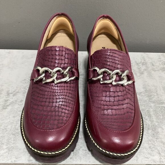 Dromedaris Leather Women's Burgundy Loafers w/silver Chain Detail Size 38 US 8 - Picture 1 of 16
